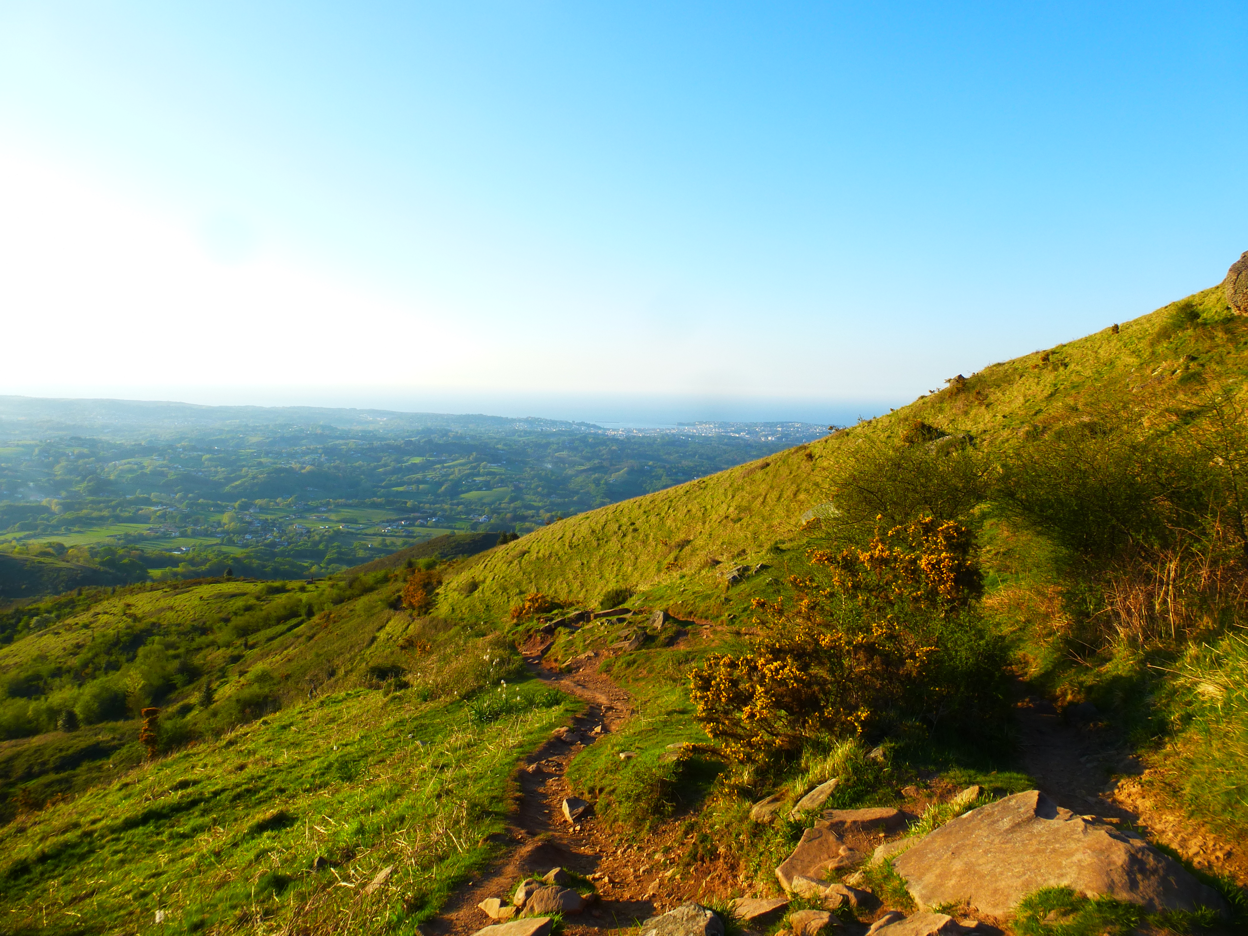 Plácido descenso con la costa al fondo.