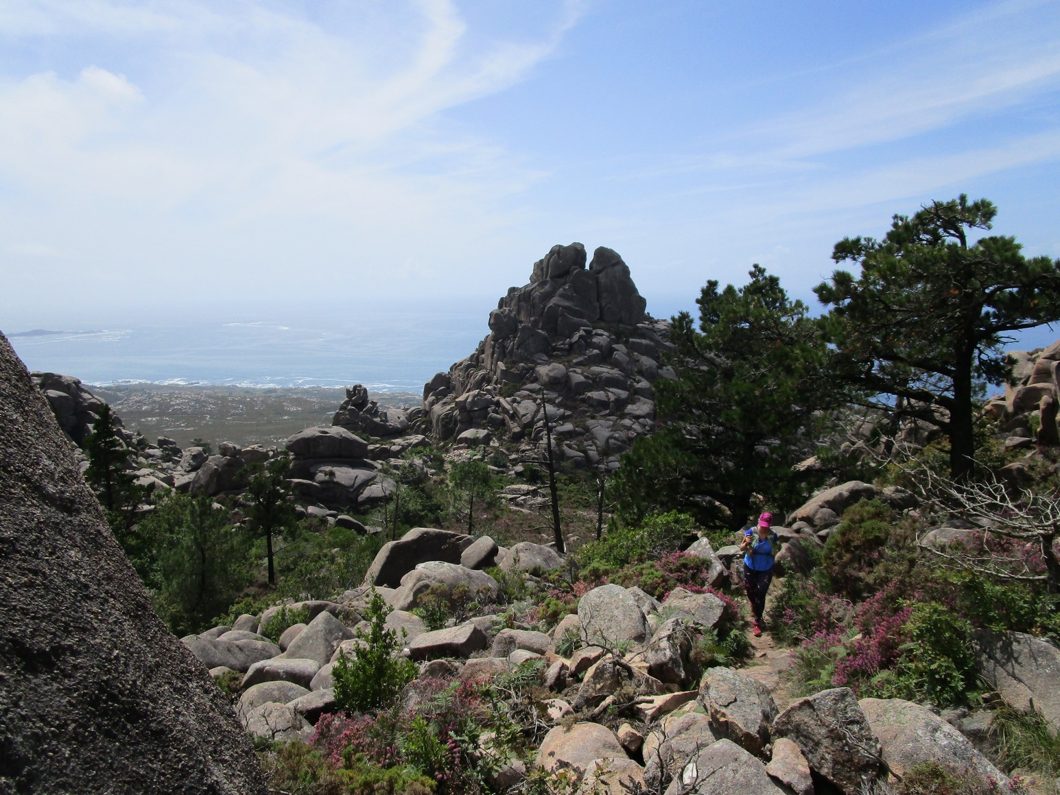 Subiendo al Monte Pindo. En la cota 400.